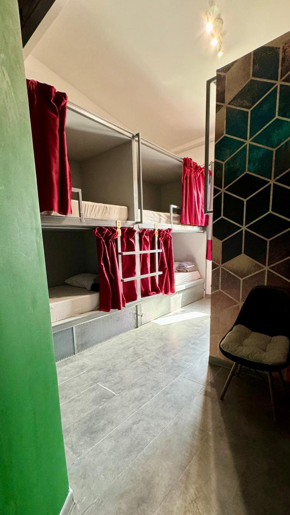 Hostel Iconic